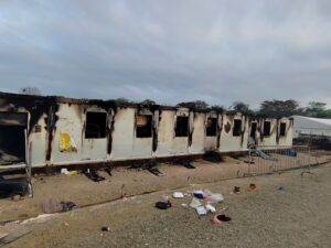 Migrantes irregulares vandalizan la Estación Temporal de Recepción Migratoria en San Vicente en Darién - AlbertoNews