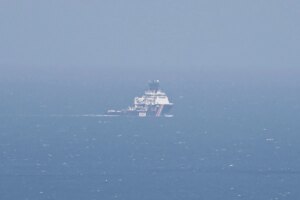 Muere una nia de siete aos intentando cruzar el Canal de la Mancha en un pequeo bote con 16 migrantes