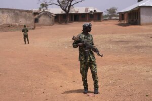 Nuevo secuestro masivo en Nigeria: un grupo de hombres armados se lleva a la fuerza a al menos 61 personas