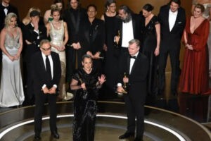 "Oppenheimer", la gran triunfadora de la noche de los premios Óscar con siete estatuillas, incluida la de "mejor película" (+Video)