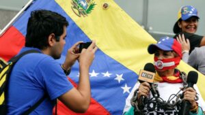 Periodistas venezolanos denuncian aumento de cierres de medios y precaria situación en el exilio