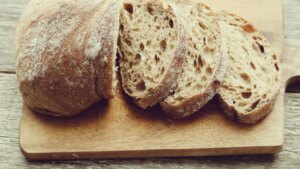 Por qué el pan se pone duro pasados unos días y cómo evitarlo