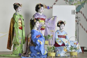 Prohben a los "turistas paparazzi" entrar en los callejones de las geishas de Kioto