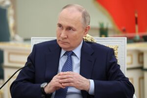 Putin advierte que Rusia desplegará tropas y armamento pesado en la frontera con Finlandia - AlbertoNews