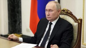Putin dice que el atentado de Moscú es obra de radicales islamistas pero ve la mano negra de Ucrania detrás