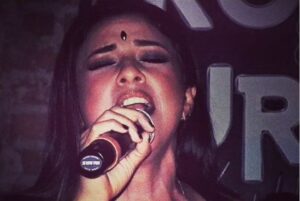 Rafmar Rangel, la voz femenina del rock clásico en Maracaibo, necesita ayuda: Padece un tumor vesical