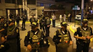 La casa de la presidenta de Perú es allanada por la fiscalía y la policía