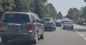 Regreso de Semana Santa en VIVO: volcadura de tráiler deja cierre total en carretera Saltillo-Monterrey , se reportan filas kilométricas