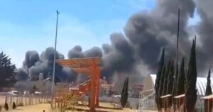 Reportan fuerte incendio en basurero de Cocotitlán, Edomex