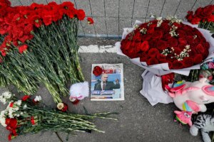 Rusia dice tener pruebas de que los atacantes de Moscú recibieron dinero de Ucrania y la Casa Blanca le acusa de "vender basura"