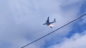 Se estrella avión de transporte militar con 15 personas a bordo en Rusia