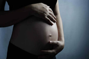Tasa de fertilidad en el mundo va en picada según un estudio y para el año 2050 el panorama es poco prometedor