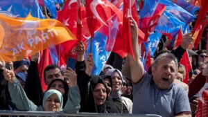 Seguidores de Tayyip Erdogan en un acto electoral previo a las elecciones