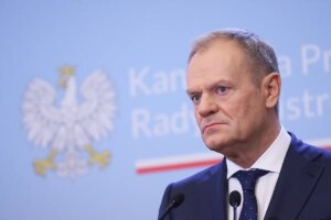 Tusk pide aumentar el potencial militar europeo para contrarrestar al ruso tras las amenazas de Putin