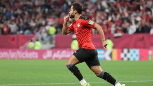 Un futbolista egipcio sufre un paro cardíaco en pleno partido (Video) - AlbertoNews