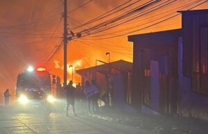 Un incendio asola la ciudad chilena de Valparaso y deja al menos 15 casas afectadas
