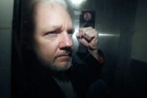 Un tribunal britnico concede un "respiro" a Julian Assange para evitar la extradicin a EEUU por cargos de espionaje