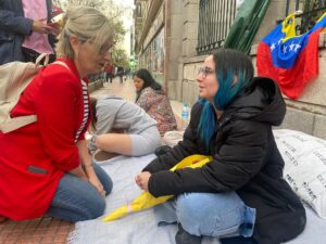 Venezolana levanta huelga de hambre tras apertura del Registro Electoral en Madrid