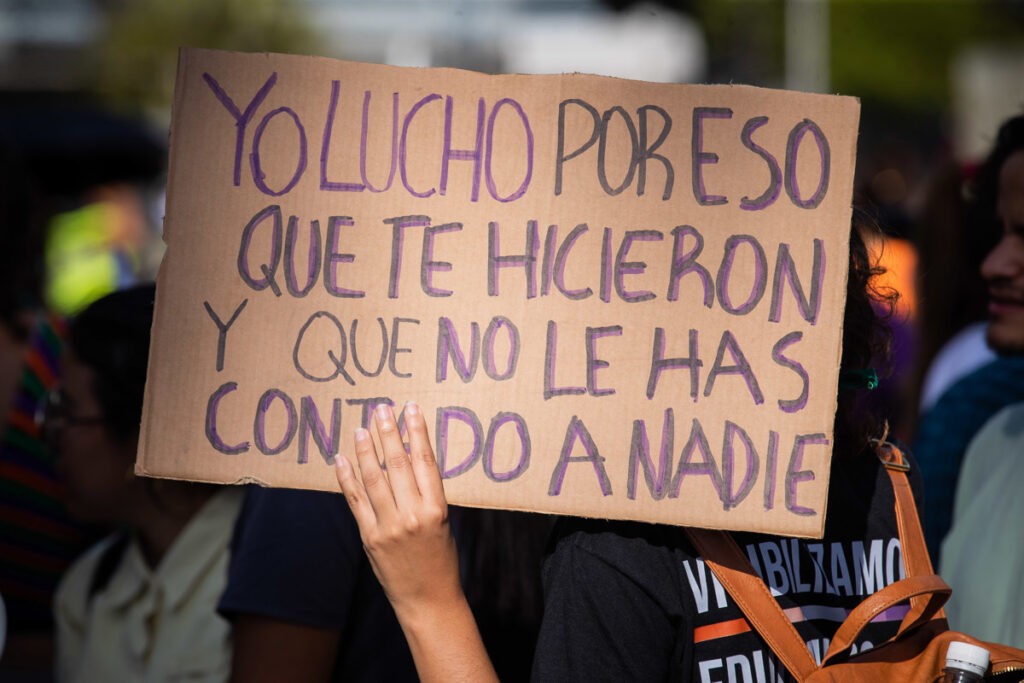 Venezolanas protestan en Caracas por salarios, condiciones laborales y pensiones dignas