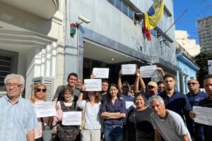 Venezolanos en Argentina protestan para que abra el RE para las presidenciales