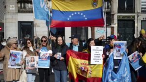 Venezolanos en Madrid exigen poder registrarse para votar en las elecciones de julio - AlbertoNews