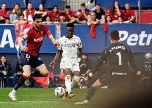 Vinicius quiebra a Osasuna y el Madrid es ms lder de la Liga | LaLiga EA Sports 2023