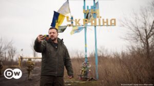 Zelenski afirma que han "frenado" el avance ruso en Ucrania – DW – 12/03/2024