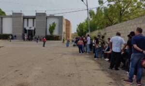 Zulianos prefieren ir a la Oficina de Registro Electoral de Maracaibo que perder el tiempo en los puntos fijos