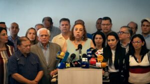 oposición se queda sin registrar a Corina Yoris como candidata, se inscribe Manuel Rosales