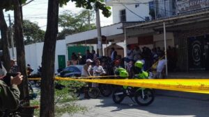 tres personas fueron asesinadas en el casco urbano Lloró