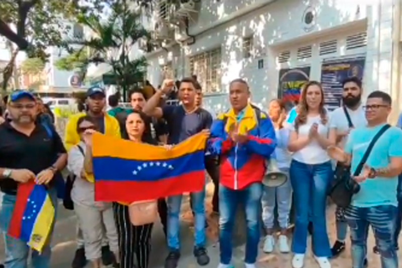 venezolanos protestaron en Medellín para exigir apertura del Registro Electoral (+Videos)