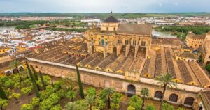 ¿Cómo evolucionó la ciudad de Córdoba al alterar su mezquita?