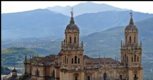 ¿Cómo se convierte la mezquita de Jaén en una catedral gótica?