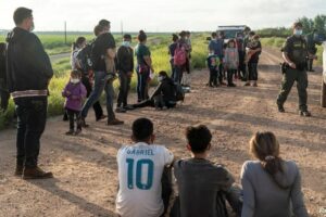 ¿De qué trata el plan que tienen las autoridades migratorias de EEUU para liberar a indocumentados detenidos?