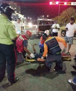 2 heridos en choque de motorizado con Aveo en Camurí