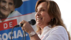 3 claves para entender el "caso Rolex" por el que allanaron la casa de la presidenta de Perú, Dina Boluarte
