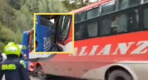 4 heridos, dejó choque entre dos buses