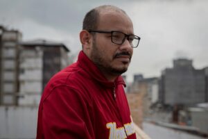 A 12 días de su detención: esposa de Carlos Julio Rojas pide al Estado poder verlo