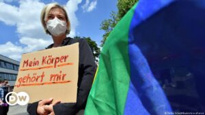 Alemania camina hacia la liberalización del aborto – DW – 11/04/2024