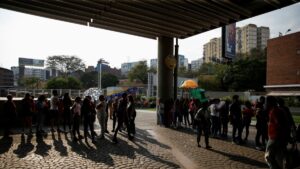 Alivio de sanciones petroleras de EEUU a Venezuela está en riesgo cuando se acerca fecha límite