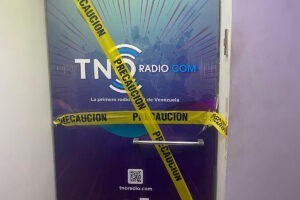 Allanan oficinas de la emisora TNO Radio y ordenan su salida del aire