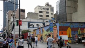Analistas tildan de “ambigua” pero “conveniente” propuesta de Petro sobre plebiscito en Venezuela