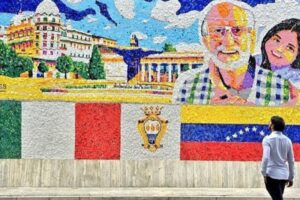 Así fue la inauguración del primer mural con tapas en Europa del venezolano Oscar Olivares (+Video)