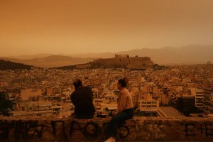 Atenas se tie de naranja con nubes de polvo procedentes del Shara