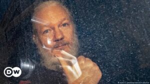 Biden "considera" absolver de espionaje a Assange – DW – 10/04/2024