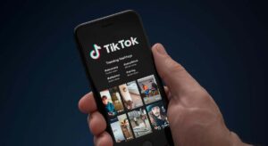 Bruselas amenaza con suspender la nueva versión de TikTok en España y Francia por ser adictiva