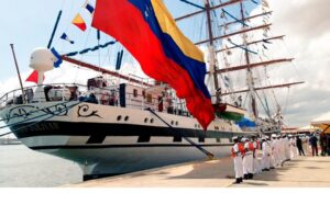 Buque escuela Simón Bolívar zarpa hacia el Caribe en un viaje de instrucción