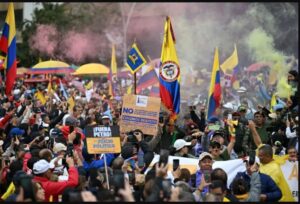 Calculan que al menos 500.000 personas protestaron en Colombia en la mayor manifestación que ha enfrentado Petro (+Videos)