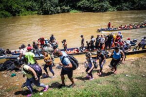 Colombia y Panamá no protegen a migrantes en el Darién, según HRW