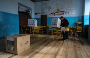 Comienza referéndum de Noboa en Ecuador sobre seguridad, justicia y empleo